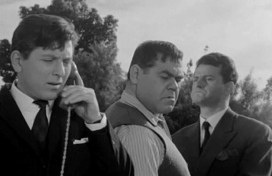 Γιώργος Τζιφός: Ο “ταρίφας” που αγαπήθηκε, η διαφήμιση με τον μικρό Μπόμπο, ο έρωτας με την καλλονή Ρένα Λοράνδου και το άδοξο τέλος στα 68