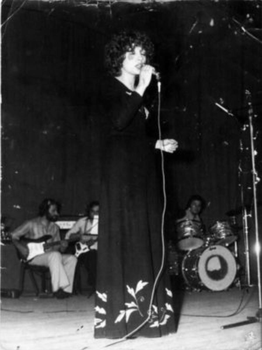 Γλυκερία: Ο διαγωνισμός ταλέντου που την ανέδειξε, η μεγάλη καριέρα, τα 40 χρόνια με τον σύζυγο της και το λάθος με τον γιο της