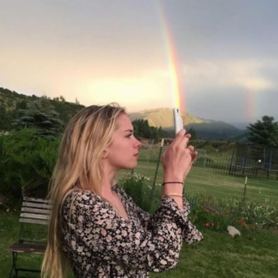 Στέλλα Μπαντέρας: Η κόρη των Αντόνιο Μπαντέρας και Μέλανι Γκρίφιθ έχει μεγαλώσει, είναι μια γοητευτική δεσποινίδα και μοιάζει στη διάσημη γιαγιά της