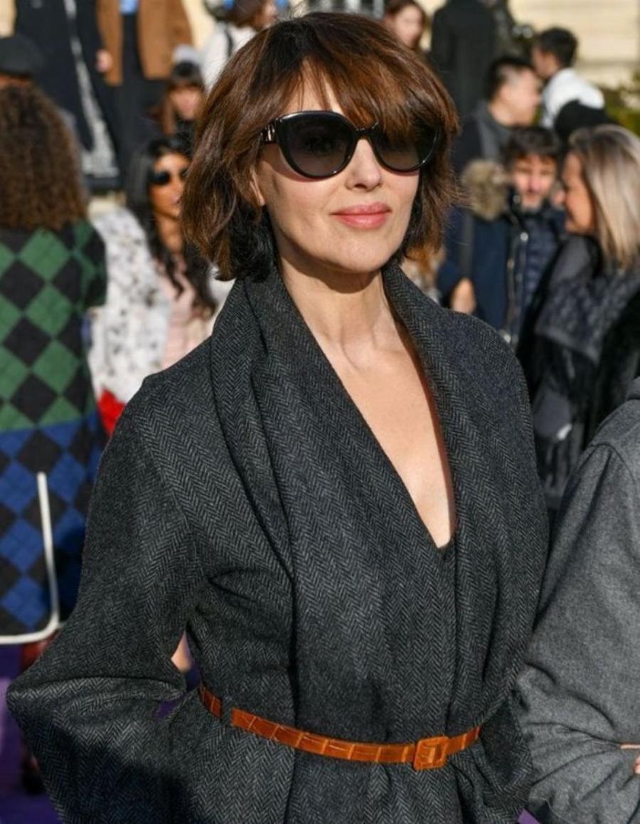 Μόνικα Μπελούτσι: Άλλαξε λουκ στα μαλλιά της, τα έκοψε κοντά και είναι μία κούκλα