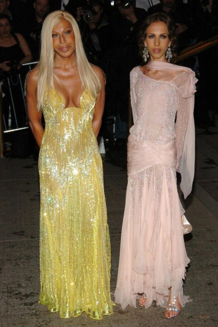 Αλέγκρα Βερσάτσε: Η κόρη της Ντονετέλα, η ανορεξία, η κατάθλιψη και η σωματική δυσμορφία, που την κάνει να αποφεύγει τις δημόσιες εμφανίσεις