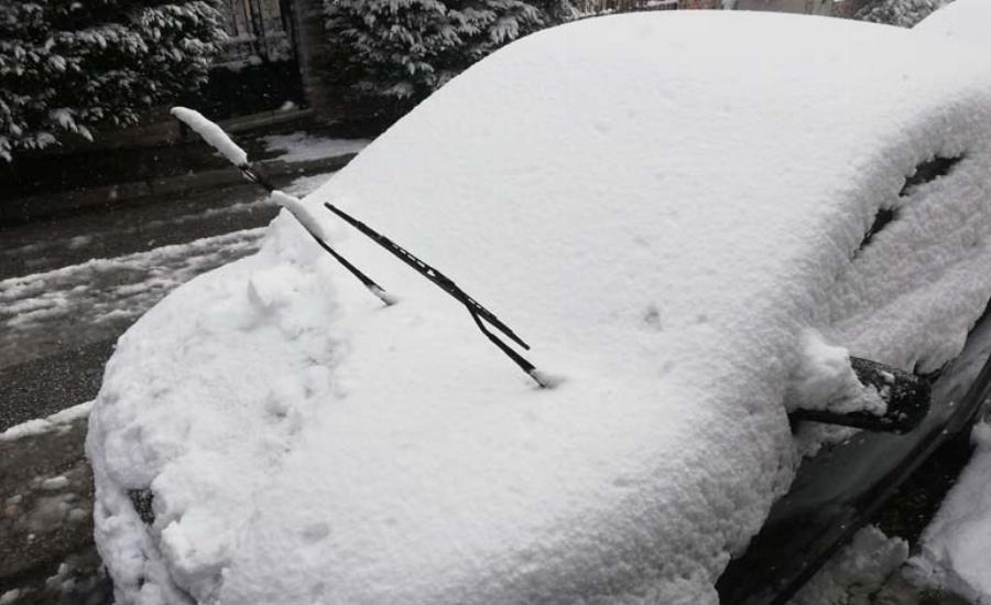 Μύθος ή αλήθεια: Πρέπει να σηκώνω τους καθαριστήρες όταν χιονίζει;