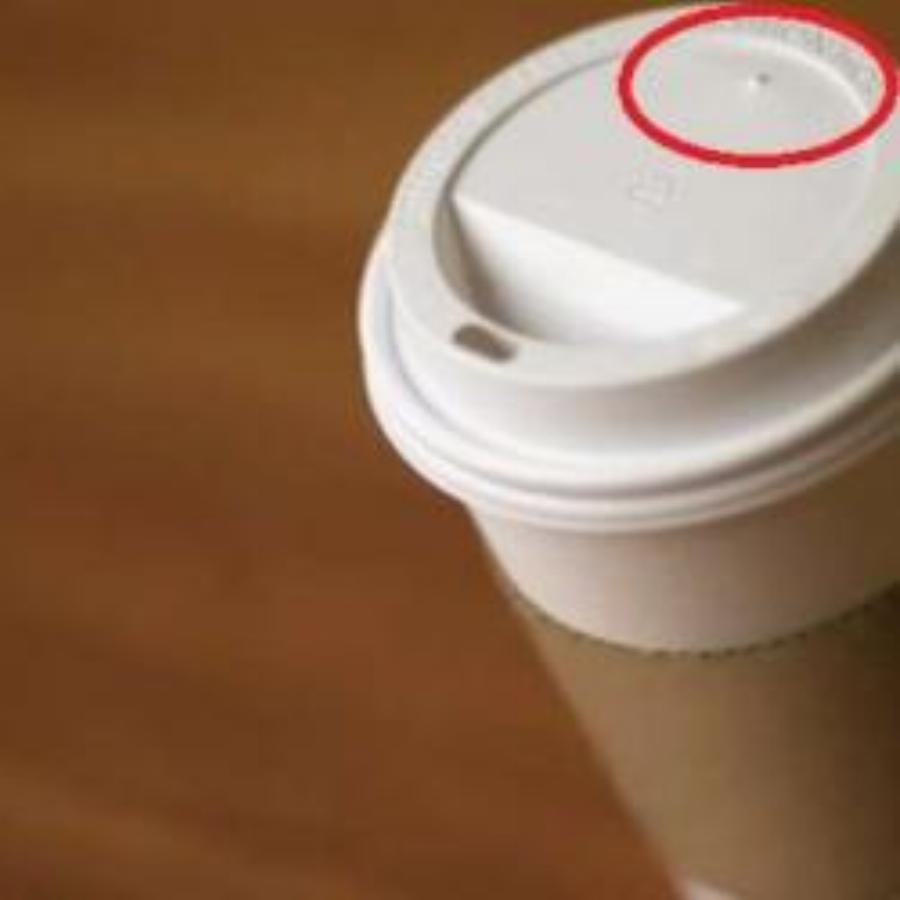 Σε τι χρησιμεύει η μικρή τρυπούλα στο καπάκι του καφέ;