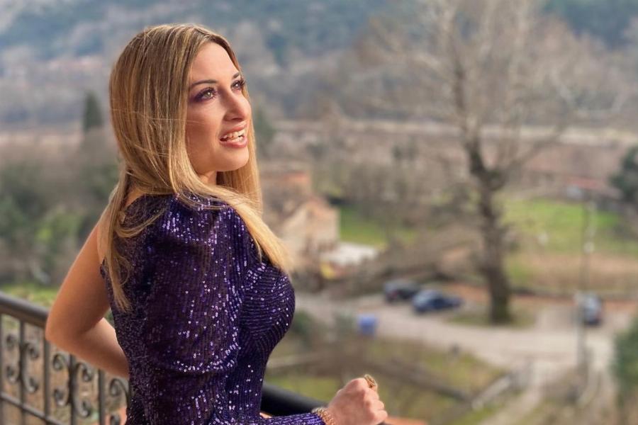 Mας έβαλε τα γυαλιά η Ιωάvvα Παλιοσπύρου: Η φωτογραφία με τις κολλητές της, για πρώτη φορά χωρίς μάσκα στο πρόσωπό της