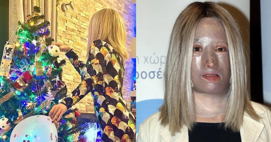 Ιωάννα Παλιοσπύρου: Ποζάρει μπροστά από το Χριστουγεννιάτικο δέντρο του σπιτιού της, στέλνοντας το ομορφότερο μήνυμα
