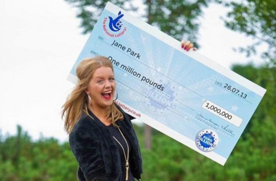 Αληθινή ιστορία: Κέρδισε 1,3 εκατ. ευρώ στο Λόττο, το μετάνιωσε επειδή την γέμισαν με άγχος και τώρα μηνύει την εταιρία