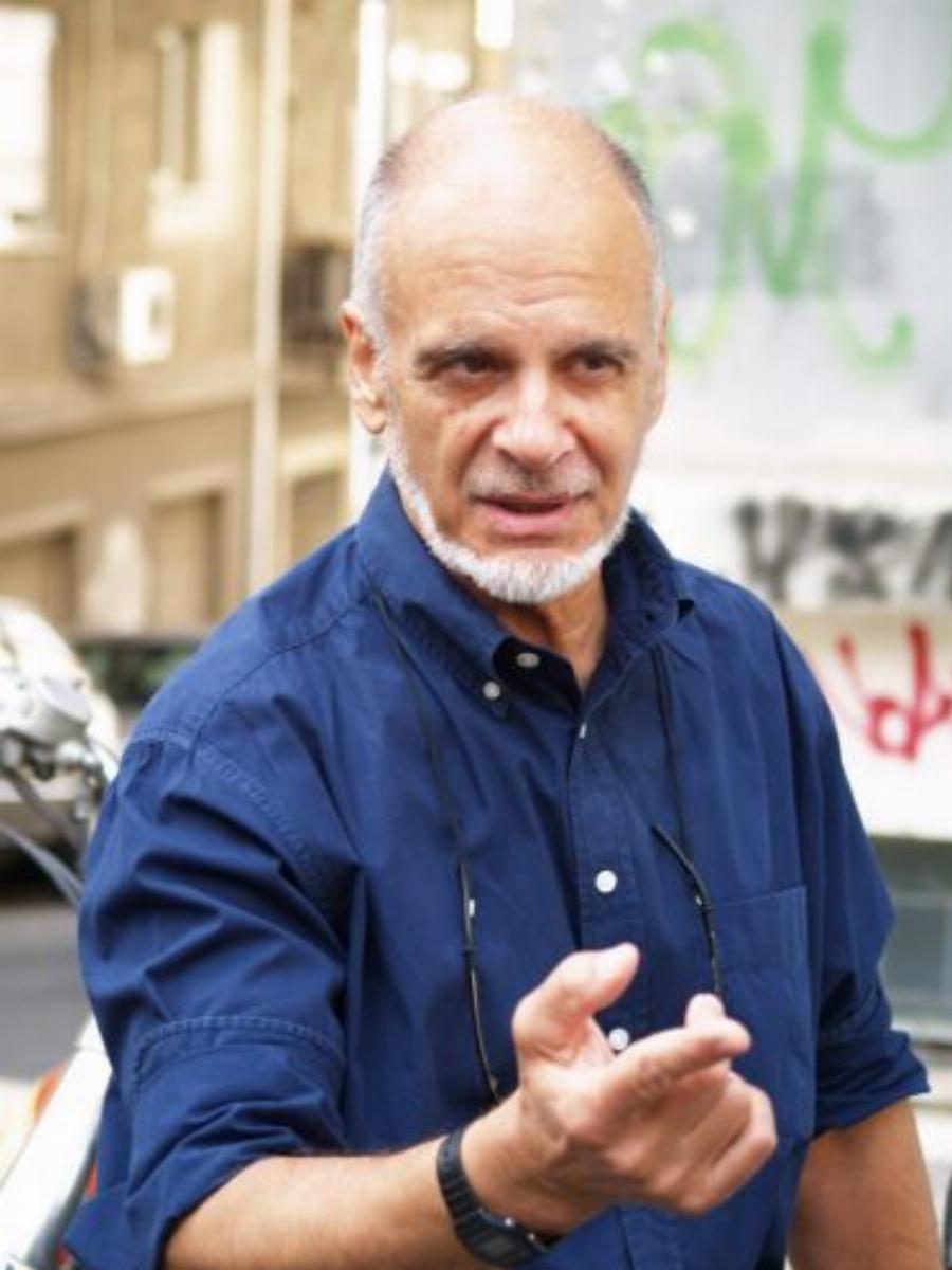 Κώστας Κακκαβάς: Ο καρδιοκατακτητής με τις 80 ταινίες, το ψευδώνυμο, η συγνώμη στον Μπάρκουλη και η άψογη εμφάνιση στα 84