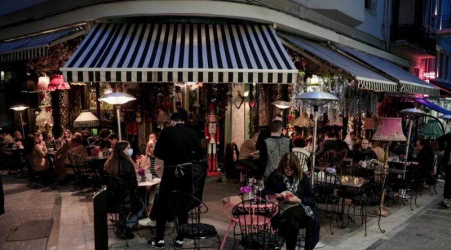 «Εξορία» στους ανεμβολίαστους: Στενό μαρκάρισμα με απαγορεύσεις και στους εξωτερικούς χώρους