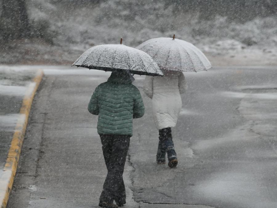 Κακοκαιρία «Ελπίδα»: Ποιες περιοχές έχει ντύσει στα λευκά, πως θα κινηθεί και πότε φτάνουν τα χιόνια στην Αττική