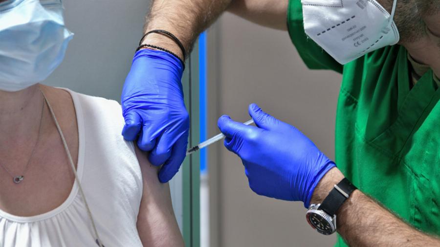 Ξεκινάει το πρόστιμο των 100 ευρώ απο την άλλη βδομάδα στους ανεμβoλίαστους – Ποιοι εξαιρούνται;