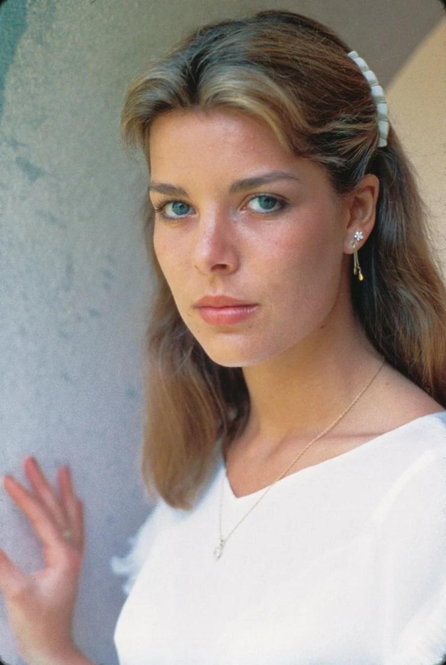 Καρολίνα του Μονακό: Τα σημάδια της σκληρής μοίρας στο πρόσωπο της πανέμορφης πριγκίπισσας – Είκονες της στην ηλικία των 62 ετών