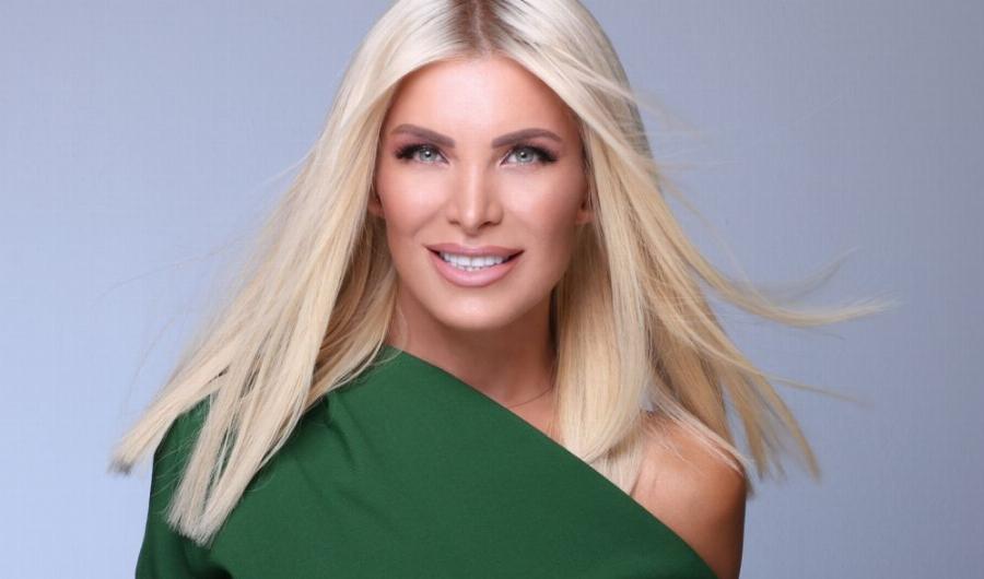 Απρόοπτο στο Super Κατερίνα: Αδιανόητο ατύχημα στον αέρα, της έφυγε το δόντι την ώρα που μιλούσε