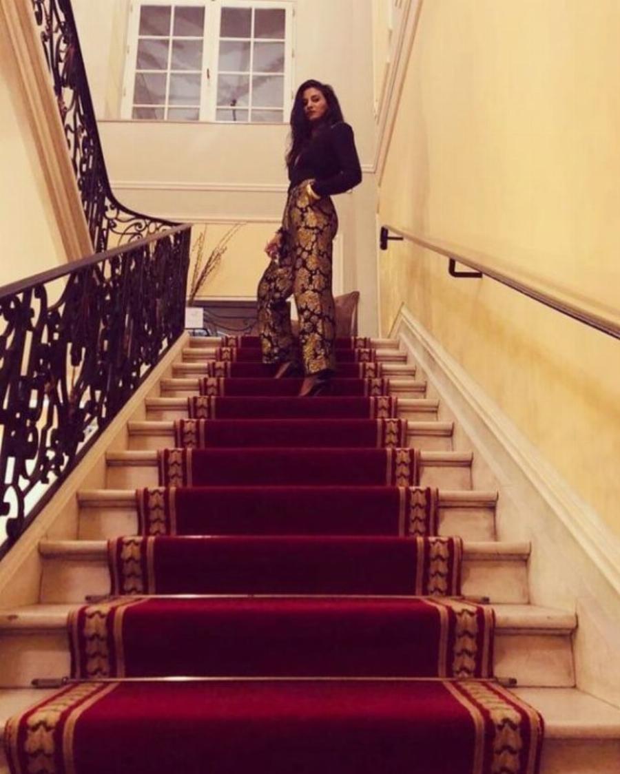 Κώστας Αρζόγλου: Η κόρη του, Ορόρα Μαριόν, μεγάλωσε, έχει εξωτική ομορφιά και ακολουθεί τα βήματα του πατέρα της