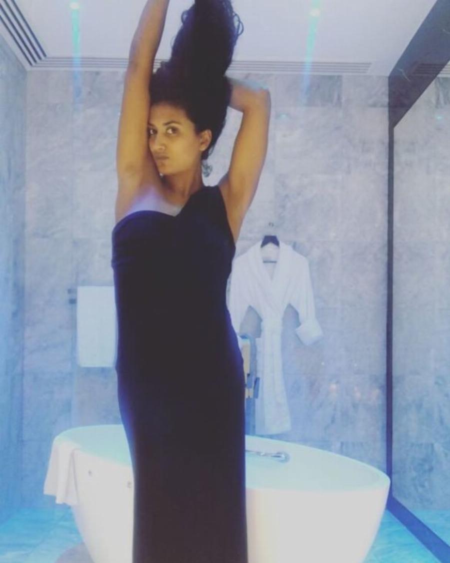 Κώστας Αρζόγλου: Η κόρη του, Ορόρα Μαριόν, μεγάλωσε, έχει εξωτική ομορφιά και ακολουθεί τα βήματα του πατέρα της