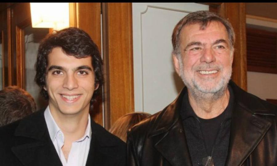 Λάκης Κομνηνός: Ο δεύτερος γάμος, ο γιος του που πήρε την ομορφιά του και το άβολο σκηνικό με τις θαυμάστριες