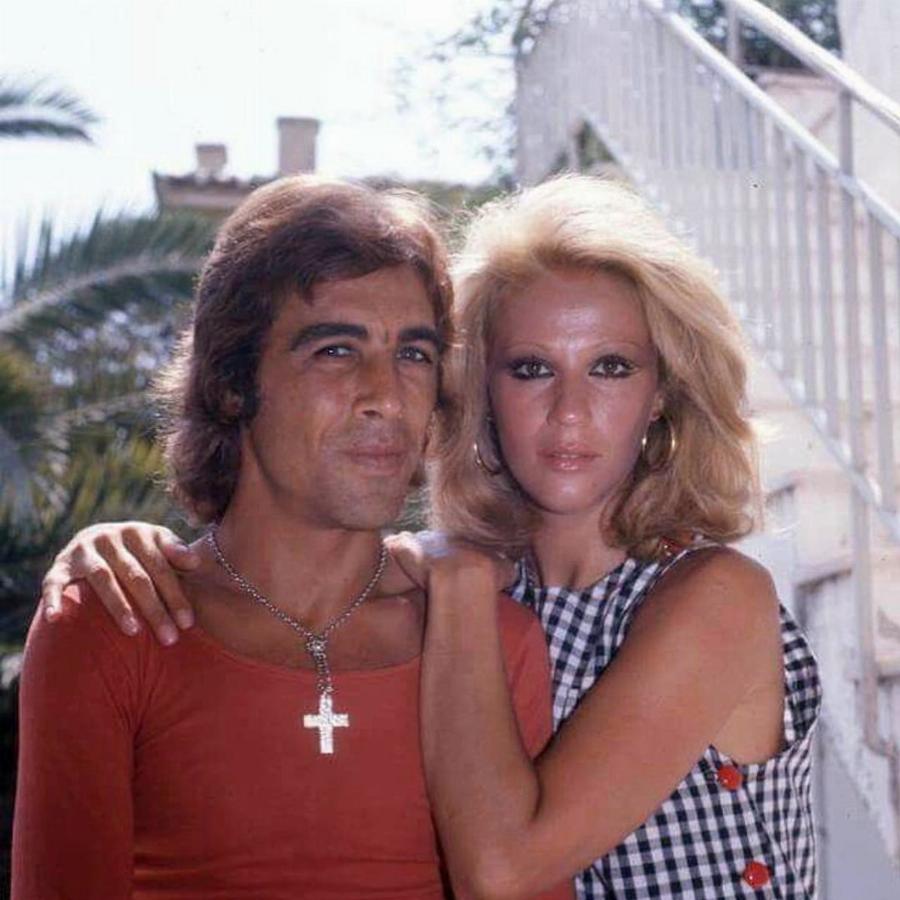 Ζωή Λάσκαρη: Ο κρυφός αρραβώνας με έναν αλκοολικό και ο γάμος με τον Λυκουρέζο που κόντεψε να μη συμβεί ποτέ