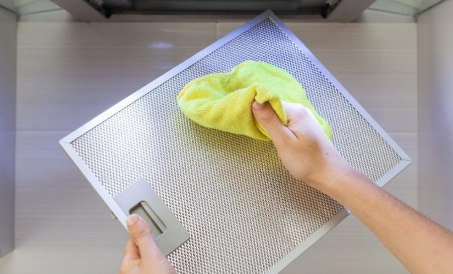 Καθάρισμα απορροφητήρα: Πως να απαλλαγείτε από τα λίπη στο φίλτρο με έναν έξυπνο τρόπο