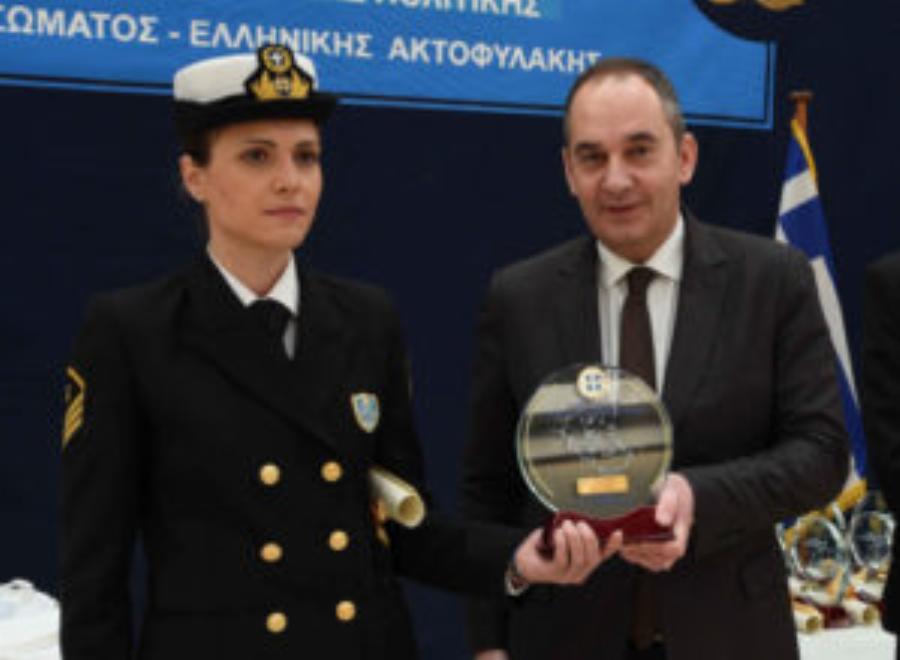 Μαρία Κόντη: H κούκλα κυβερνήτης του Λιμενικού που σώζει ανθρώπους καθημερινά και τιμήθηκε για το έργο της