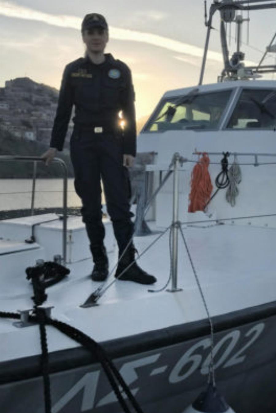 Μαρία Κόντη: H κούκλα κυβερνήτης του Λιμενικού που σώζει ανθρώπους καθημερινά και τιμήθηκε για το έργο της