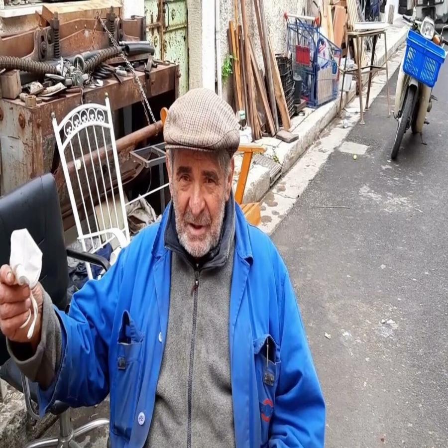 «Ήμουν αναλφάβητος, σώθηκα επειδή διάβαζα τα βιβλία που έβρισκα στα σκουπίδια»