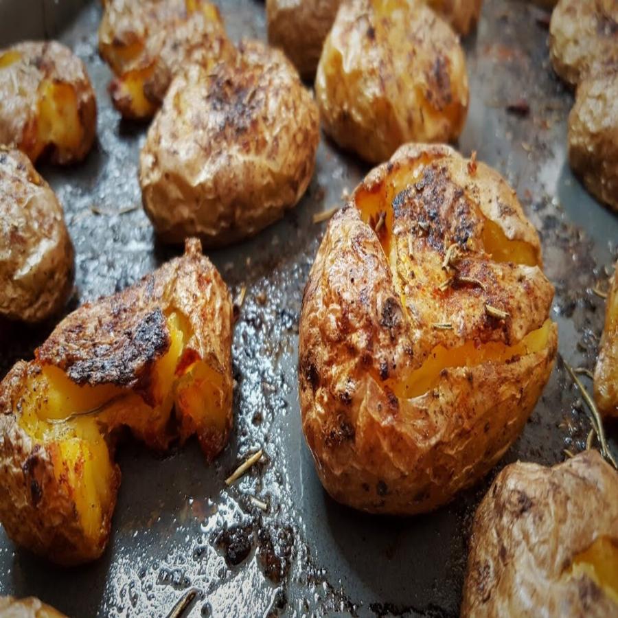 Τα μυστικά των σεφ για πεντανόστιμες πατάτες στον φούρνο