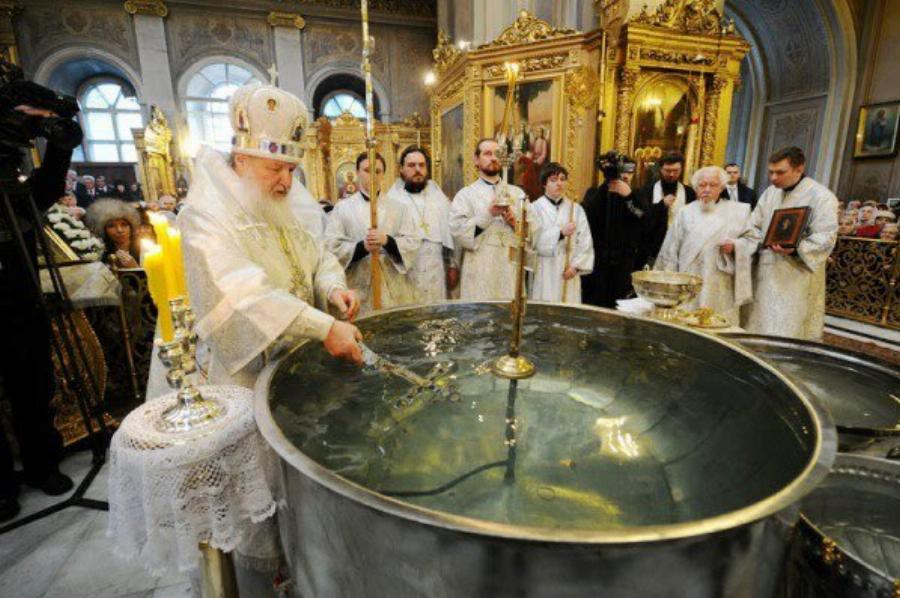 Mέγας Αγιασμός: Πως τον πίνουμε και πως τον φυλάμε στο σπίτι