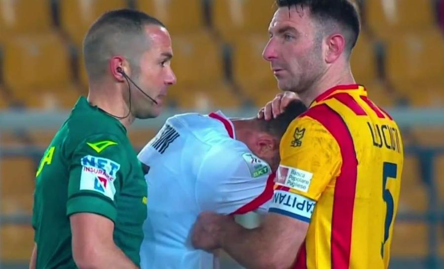 Ποδοσφαιριστής έβαλε τα κλάματα, γιατί ένας αντίπαλος έβρισε τη νεκρή μητέρα του