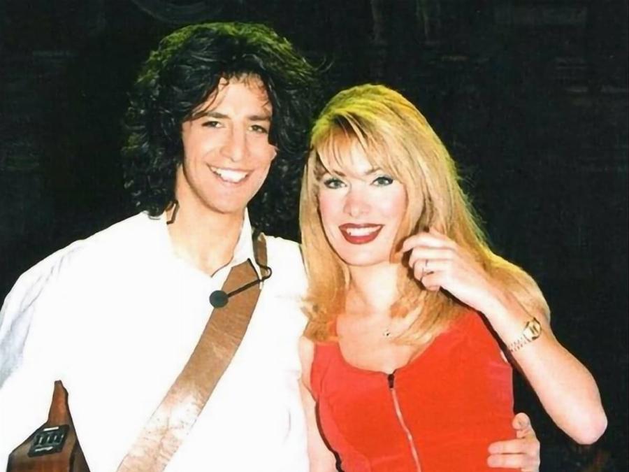 Τραγούδια των 90s: Όλα όσα ακούγαμε στη διαπασών και ντρεπόμαστε να το παραδεχτούμε