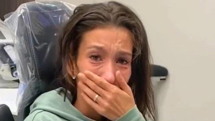 Γυναίκα έχασε όλα τα δόντια της από τις καταχρήσεις και ο οδοντίατρος την μεταμόρφωσε σε ένα πανέμορφο πλάσμα