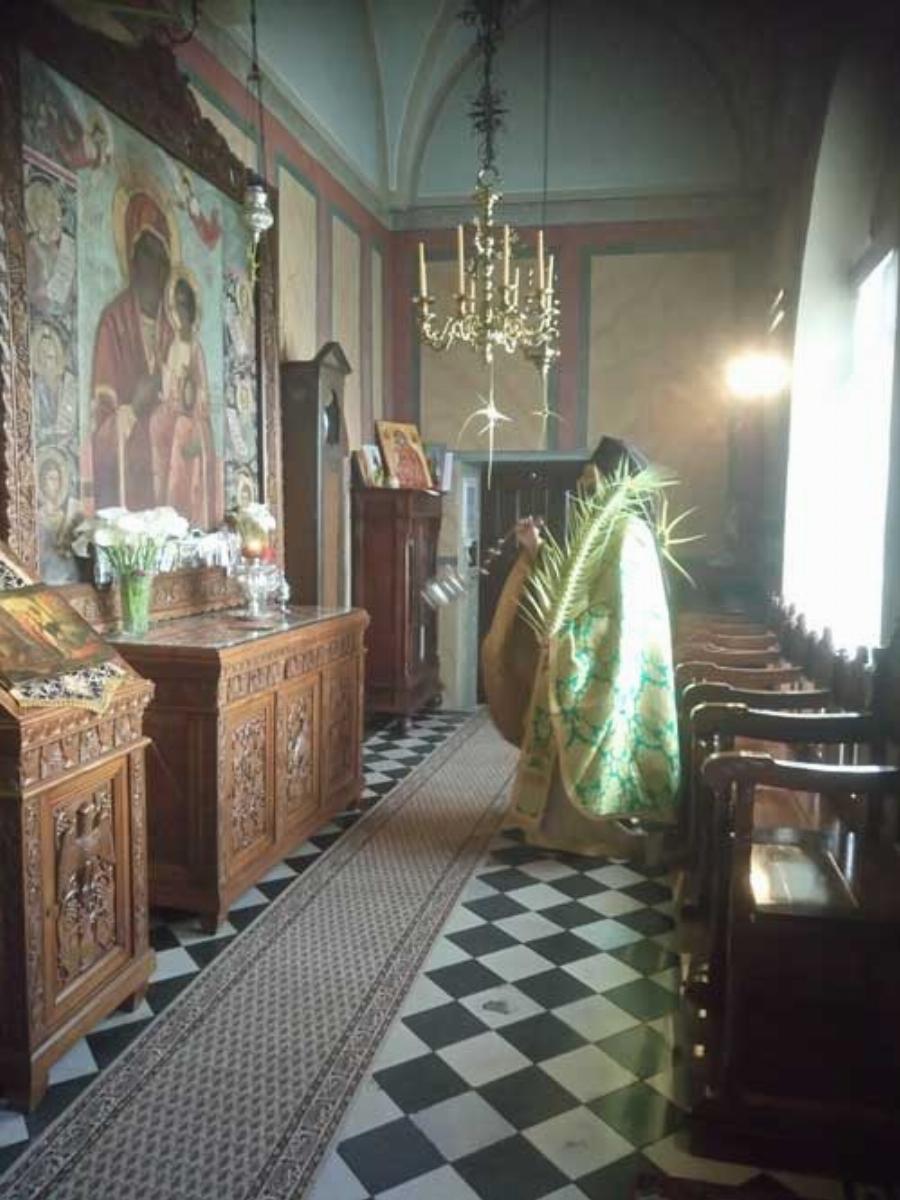 Θαύμα: Όταν ο Ιερέας εκφώνησε «Της Παναγίας αχράντου υπερευλογημένης Μαρίας…», ακούστηκε στον ναό μια κραυγή: «Χάθηκε η Παναγία»