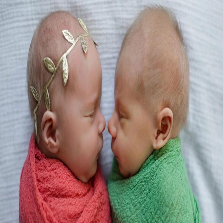 Συγκινητική ιστορία: Μια μάνα έκανε μια συγκλονιστική φωτογράφηση με τα δίδυμα της πριν το ένα φύγει από την ζωή