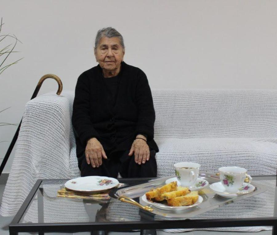 «Κοιμόμουν σε ένα παλιό ρούχο στο πάτωμα και για φαγητό μου πετούσαν ένα κομμάτι ψωμί»