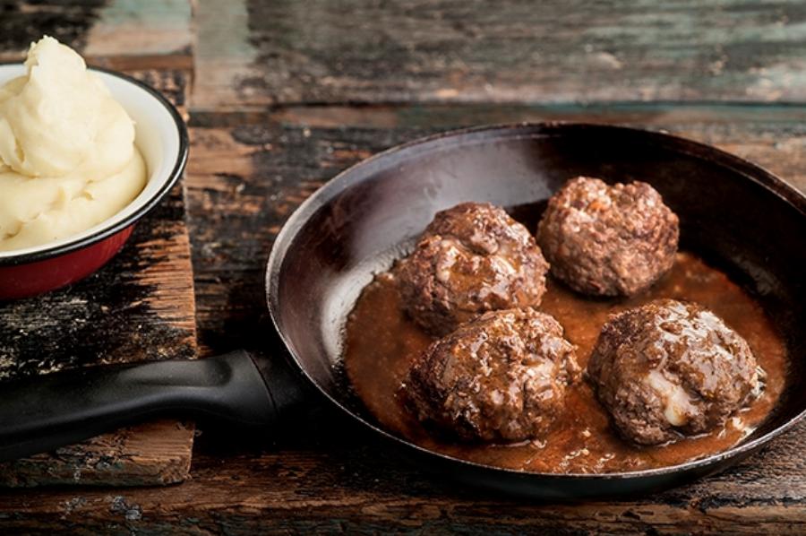 Ο μοναδικός τρόπος για να μη σας διαλύονται τα μπιφτέκια στο ψήσιμο