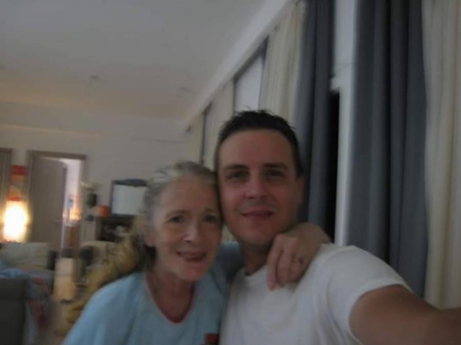 Νόρα Βαλσάμη: Οι 23 ταινίες, η γνωριμία με τον σύζυγο της, το πρόβλημα υγείας και η σπάνια φωτογραφία με τον μοναχογιό της