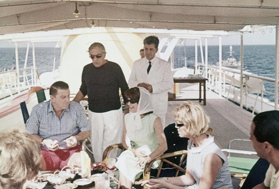 «Ο καλόκαρδος Ωνάσης, η κακιά Τζάκι και η ξινή Κάλλας»: Ο καπετάνιος του γιοτ «Χριστίνα» σπάει τη σιωπή του