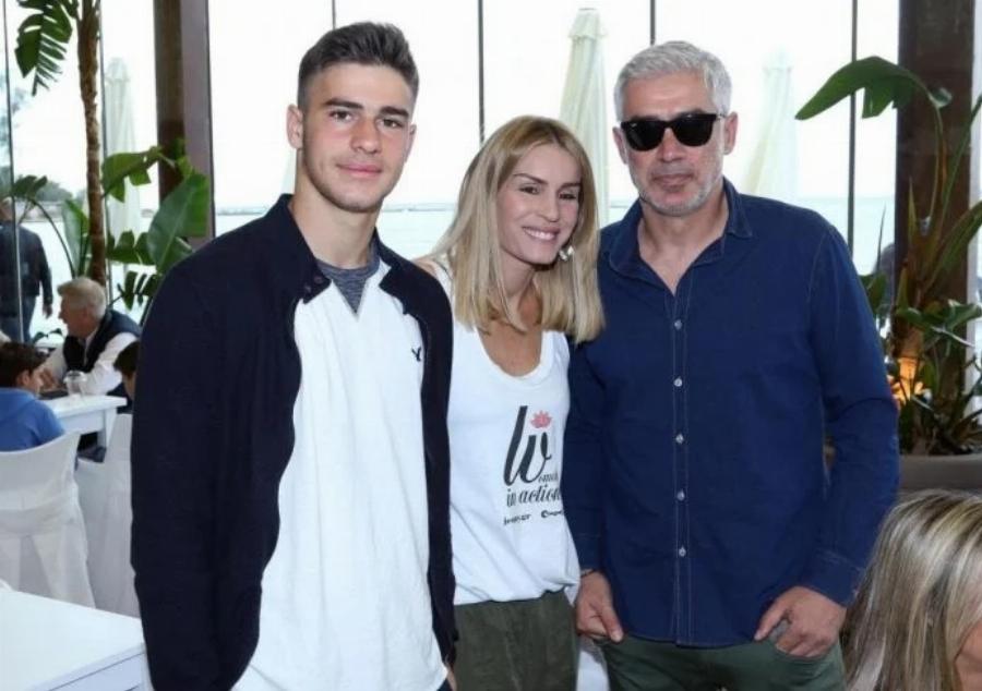 Γιοι διάσημων Ελλήνων: 8 περιπτώσεις που μεγάλωσαν και πήραν την ομορφιά και την γοητεία των μπαμπάδων τους