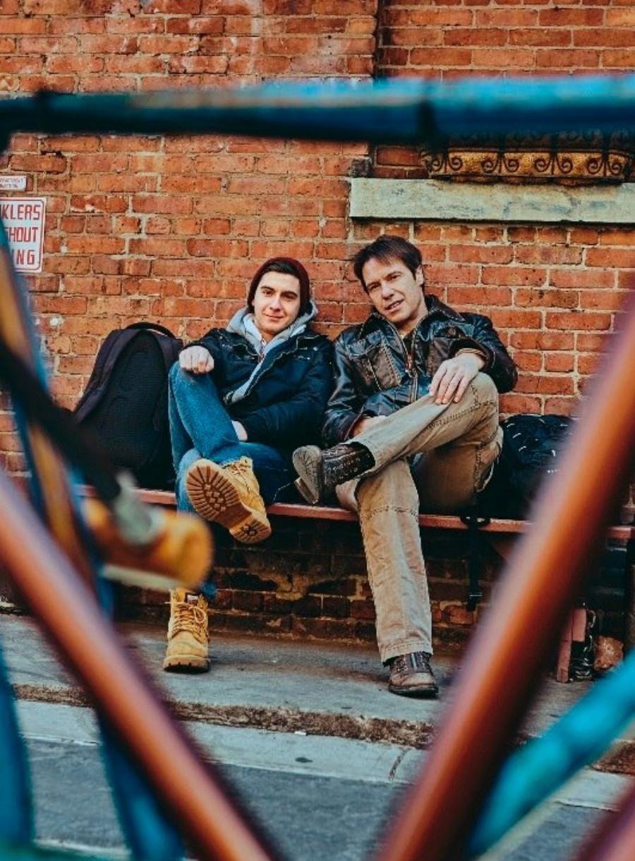 Γιοι διάσημων Ελλήνων: 8 περιπτώσεις που μεγάλωσαν και πήραν την ομορφιά και την γοητεία των μπαμπάδων τους