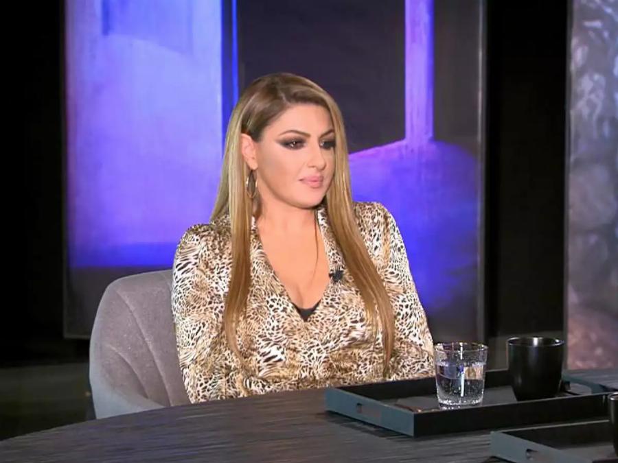 «Ήταν ένα μωρουδίστικο τραύμα που είχα μέσα μου..»: Το άγνωστο δράμα της Έλενας Παπαρίζου και η εξομολόγηση για την καταγωγή της