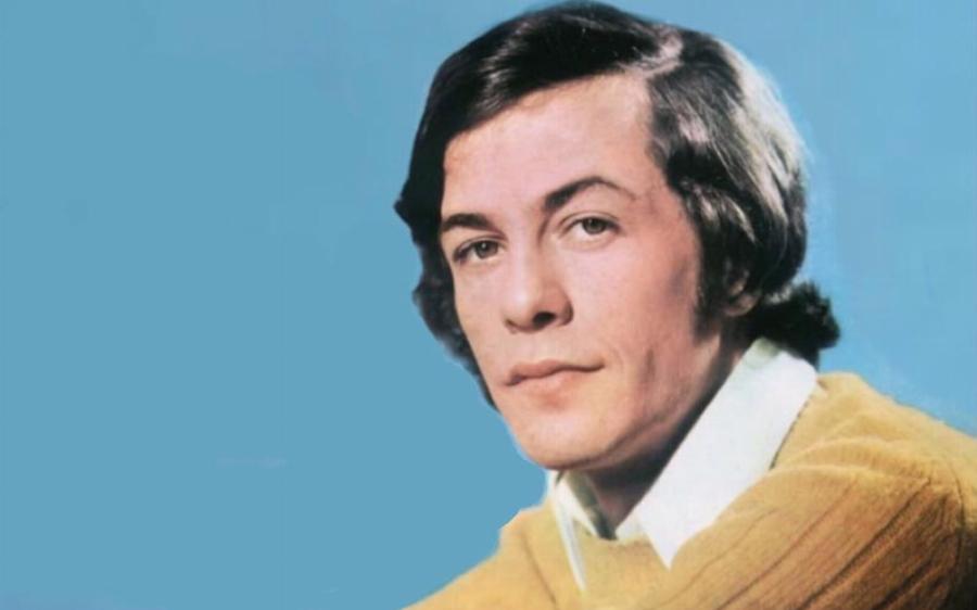 Γιάννης Πάριος: Το ξεκίνημά του στη μουσική, οι 2 γάμοι του, τα 4 παιδιά, η σχέση με τις πρώην συζύγους και η νέα του σύντροφος