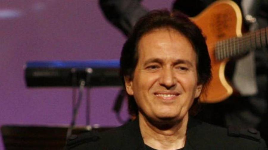 Πασχάλης: «Μία φαν μου ζητούσε επίμονα το τηλέφωνό μου, ανέβηκε η σύζυγός μου στην σκηνή και την πέταξε κάτω»