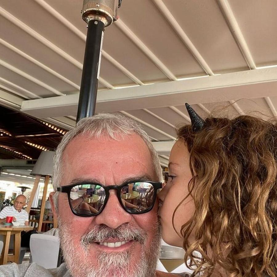 Πέγκυ Ζήνα: Η τρυφερή δημοσίευση του συζύγου της και η απίστευτη ομοιότητα με την κόρη της