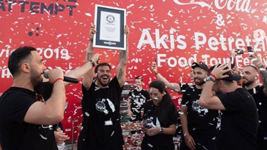 Άκης Πετρετζίκης: To σπασμένο ρεκόρ Γκίνες, η νίκη στο masterchef και το μυστικό της επιτυχημένης καριέρας