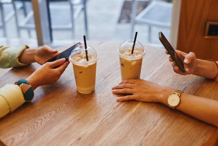 Θα μας κοπεί ο καφές από σήμερα: Πιο ακριβός σε πλαστικό ποτήρι – Πόσο θα κοστίζει και πως δεν θα τον πληρώνεις χρυσό