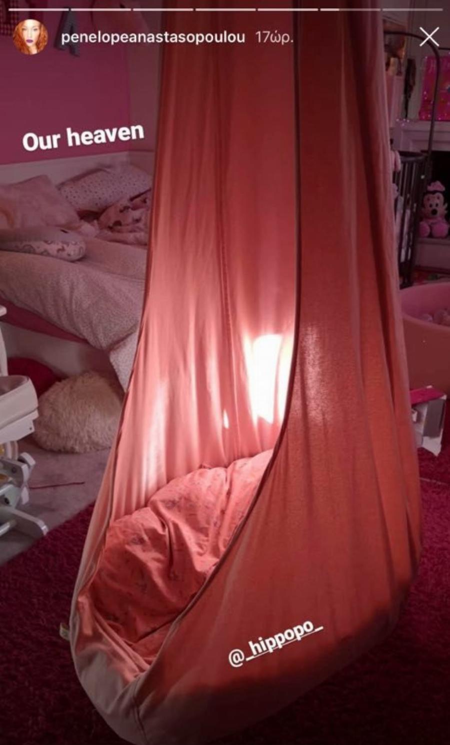 Πηνελόπη Αναστασοπούλου: Το πάθος με τον σύζυγό της, οι κόρες τους, το υπέροχο σπίτι τους, το εντυπωσιακό τζάκι και το ροζ δωμάτιο