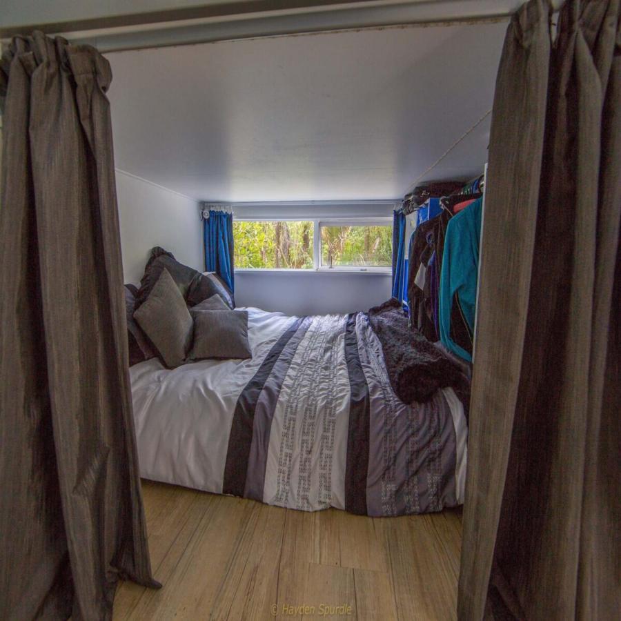 Παλιό κοντέινερ 32 τ.μ: Έγινε το εξοχικό των ονείρων της, το εσωτερικό του είναι υπέροχο και έχει όλες τις ανέσεις