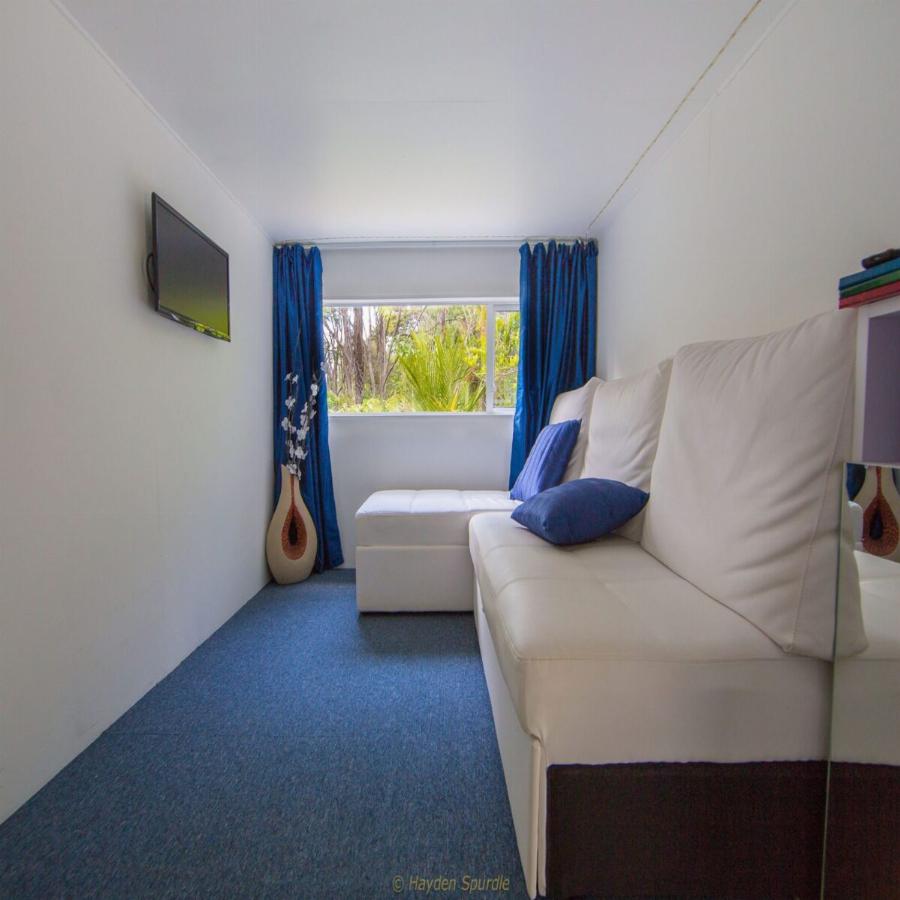 Παλιό κοντέινερ 32 τ.μ: Έγινε το εξοχικό των ονείρων της, το εσωτερικό του είναι υπέροχο και έχει όλες τις ανέσεις