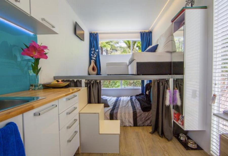 Παλιό κοντέινερ 32 τ.μ: Έγινε το εξοχικό των ονείρων της, το εσωτερικό του είναι υπέροχο και έχει όλες τις ανέσεις