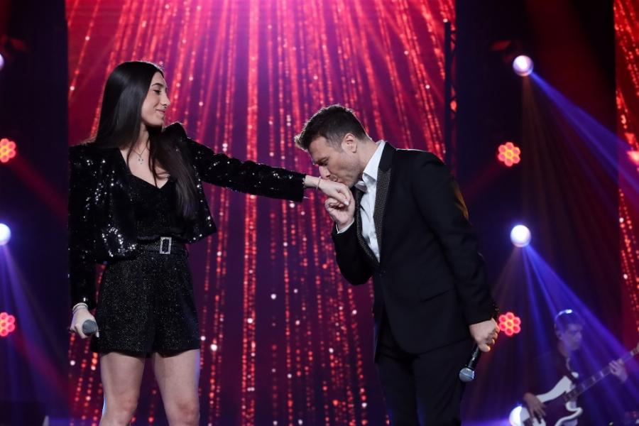 Πλούταρχος: Βρέθηκε στην σκηνή μαζί με την κόρη του, Κατερίνα Κακοσαίου, τραγουδήσανε και της υποκλίθηκε