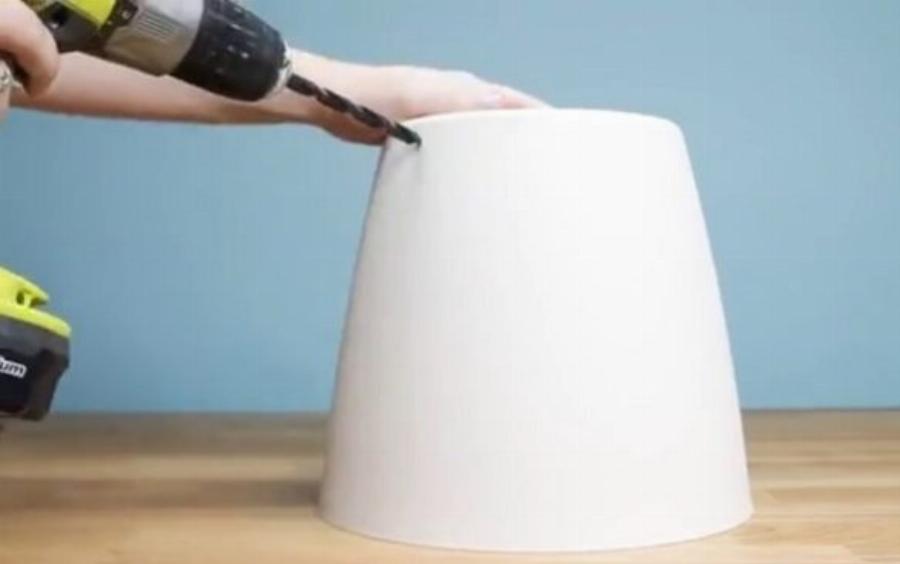 Ο τρόπος για να φτιάξετε φωτιζόμενες γλάστρες για μια ονειρεμένη ατμόσφαιρα στο μπαλκόνι ή την αυλή σας