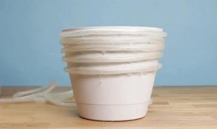 Ο τρόπος για να φτιάξετε φωτιζόμενες γλάστρες για μια ονειρεμένη ατμόσφαιρα στο μπαλκόνι ή την αυλή σας